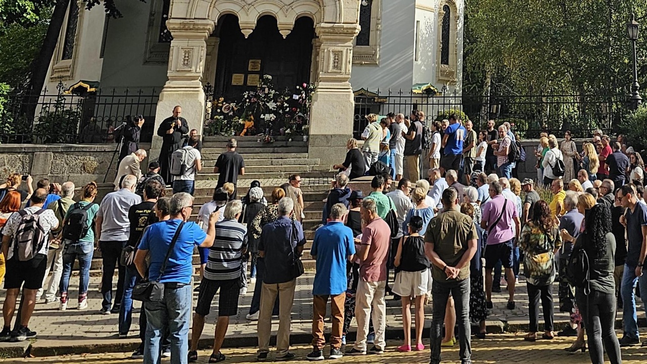 Иван Сотиров (бивш депутат от ОДС):  Протестът пред руската църква изглеждаше като путинославен прайд