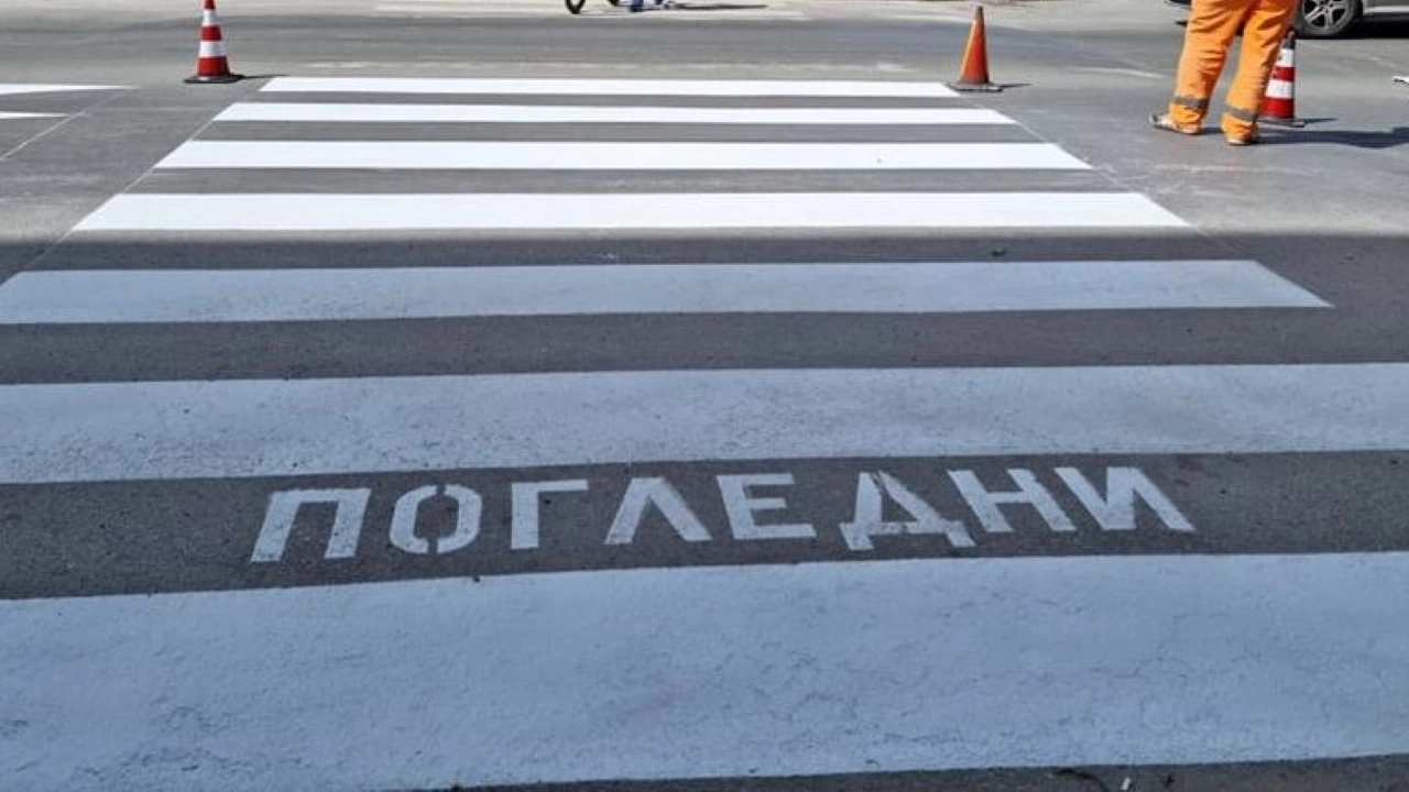 Пешеходните пътеки пред училищата и детските градини в Асеновград са