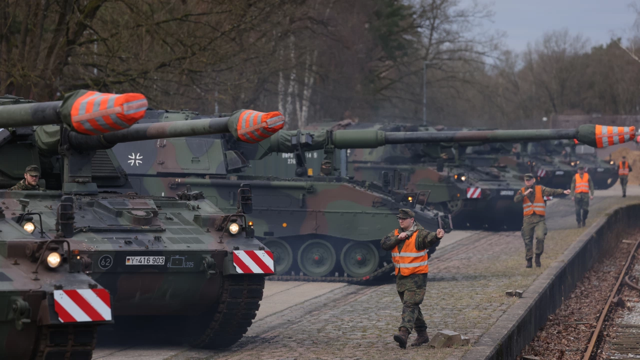 Германия ще изпрати в Украйна още боеприпаси бронирани машини и