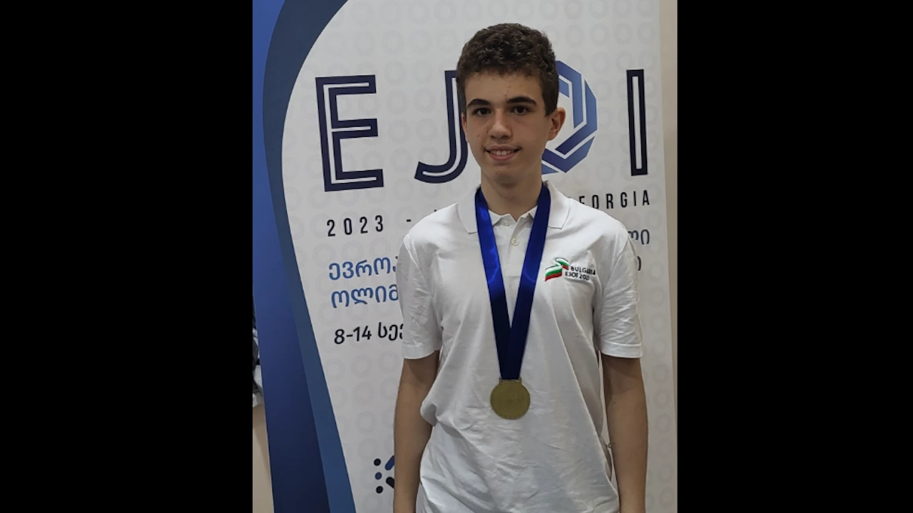 Български ученик постигна връх в българската състезателна информатика като бе