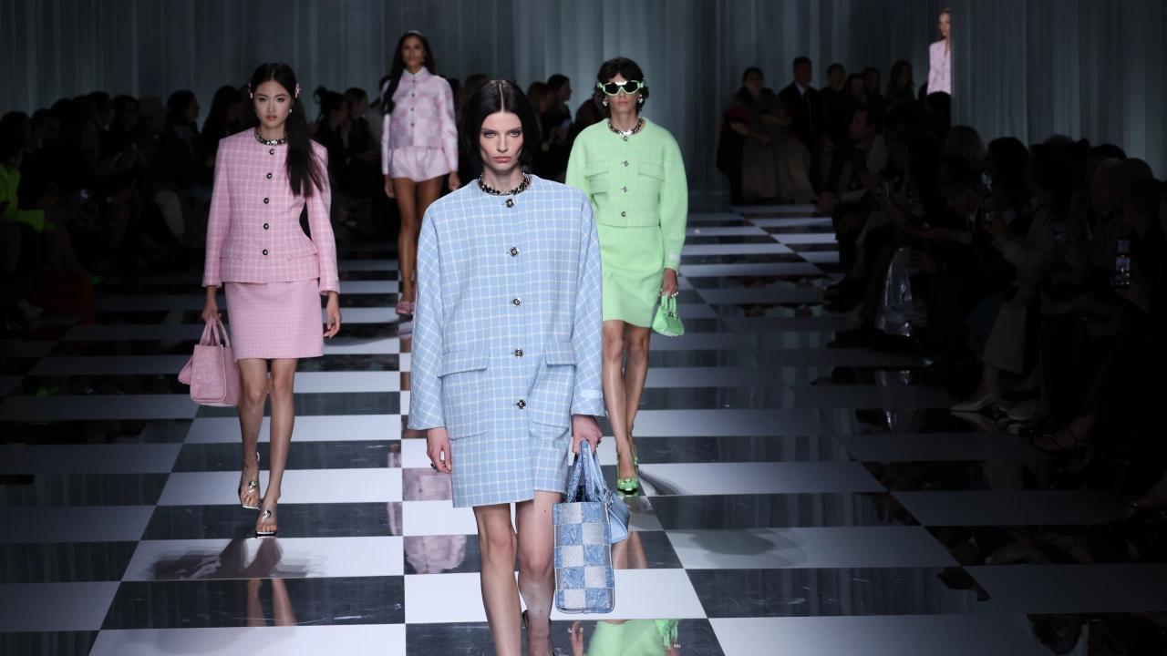 В Милано тече седмица на модата като дизайнерите представят идеите