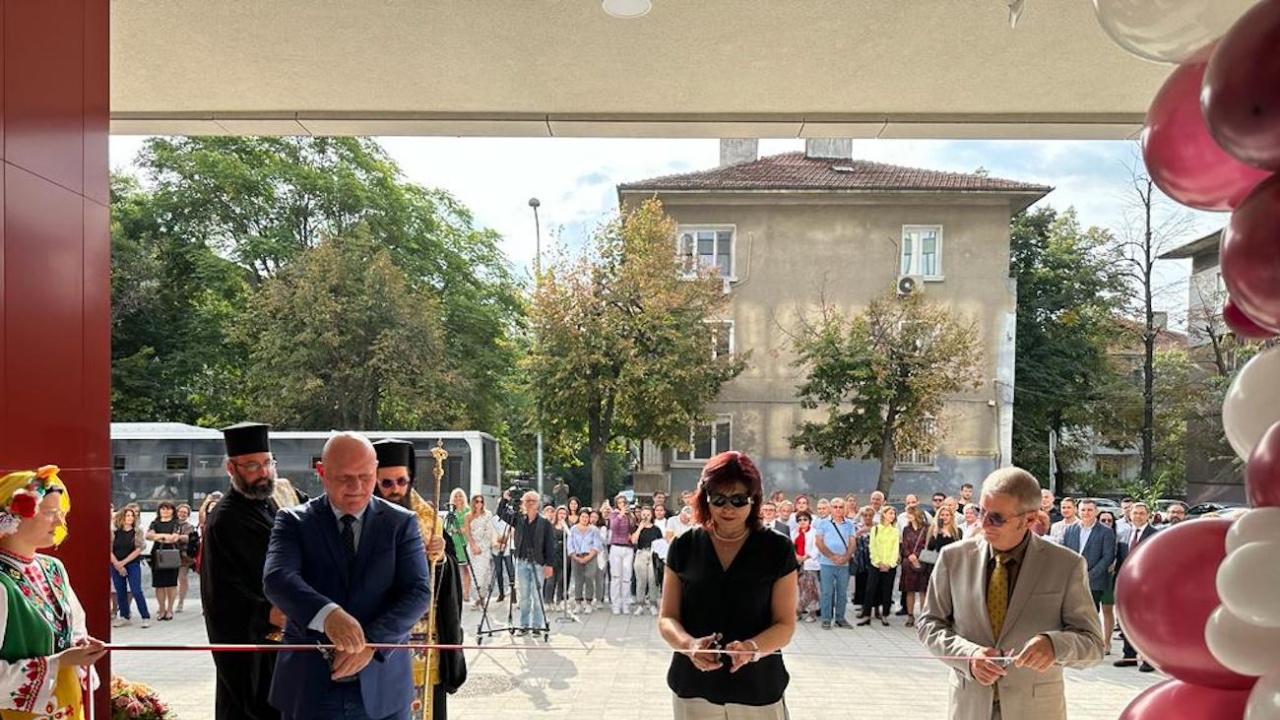 Министър Хинков участва в церемония по откриването на нов корпус в Медицинския университет в Пловдив