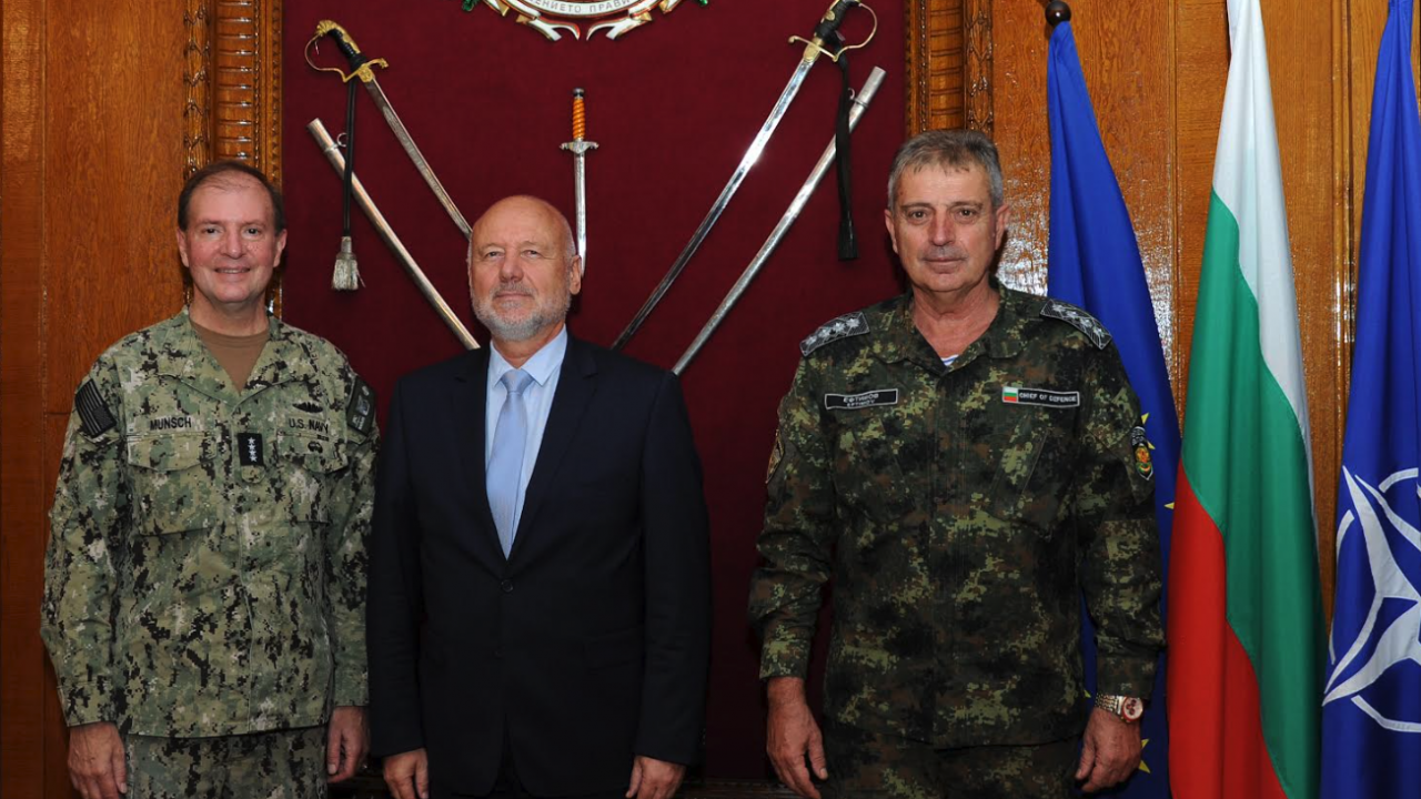 Министър Тагарев проведе среща с командира на Съвместното командване на силите на НАТО в Неапол