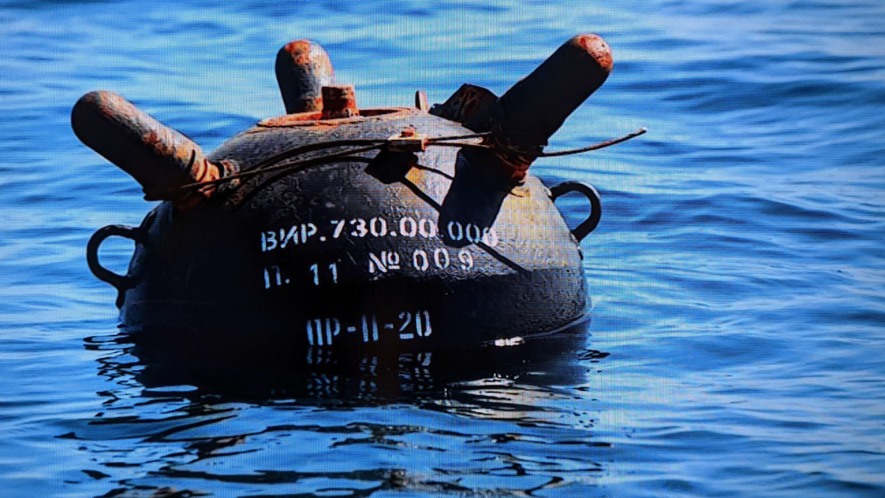 Спецекип от ВМС унищожи съмнителен метален предмет, открит във водите край Созопол