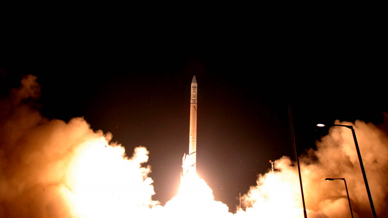 Иран е извел успешно на орбита сателит за изображения
