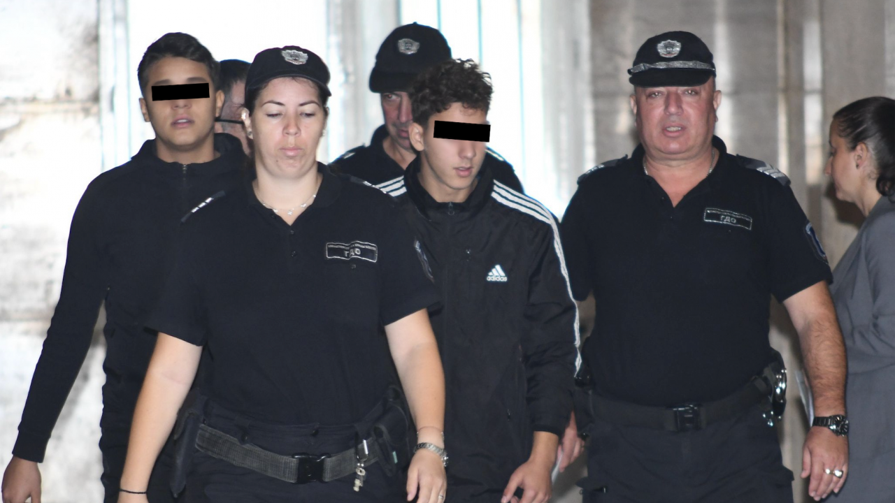Съдът отново остави в ареста обвинените за грабежи от "Ботунец"
