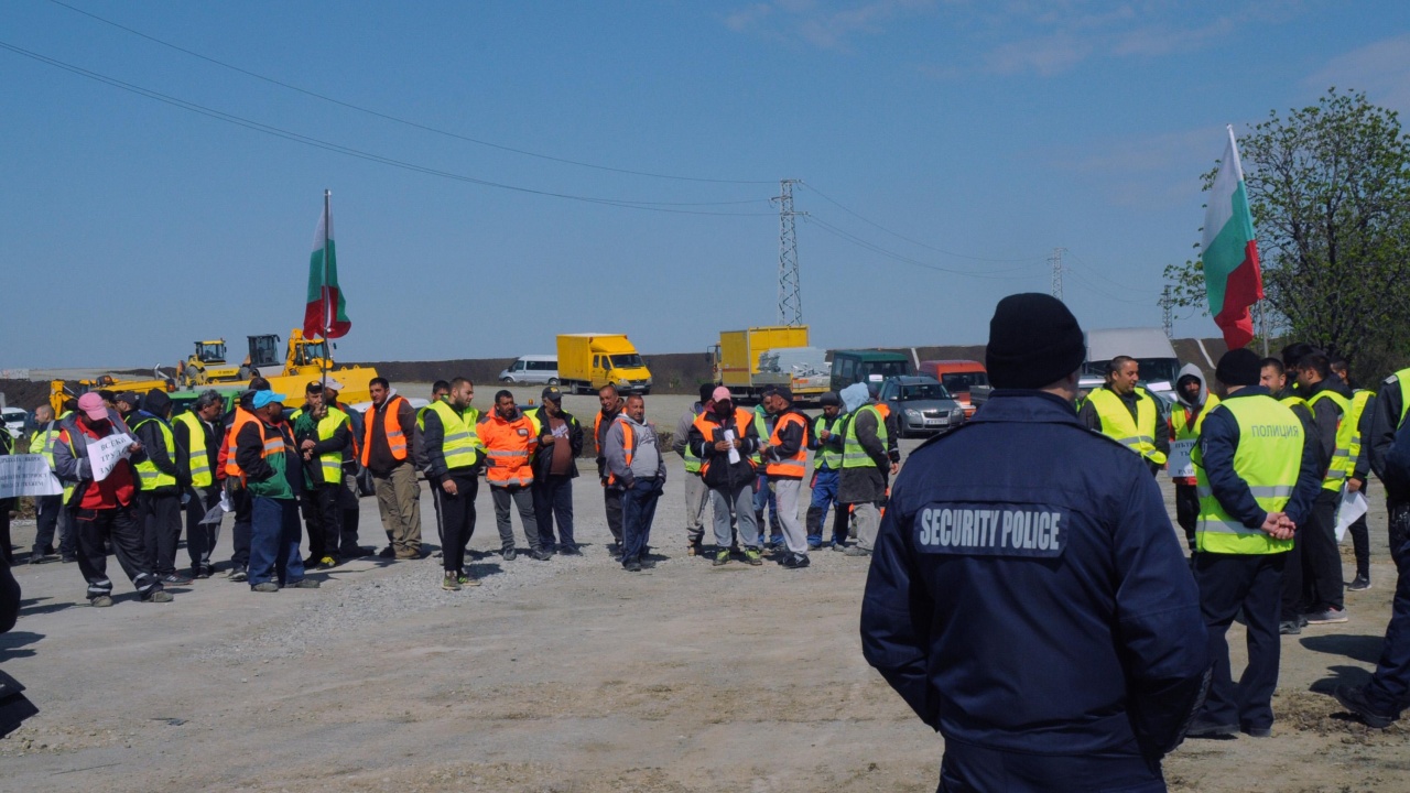 Работници от "Марица изток" организират блокади на ключови пътища утре