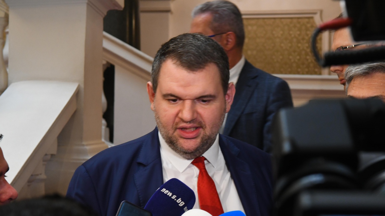Депутатът от Делян Пeевски обяви, че министърът на финансите Асен