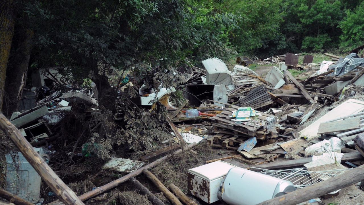 Отпуснаха помощ на 73 домакинства от община Карлово заради щети от наводненията