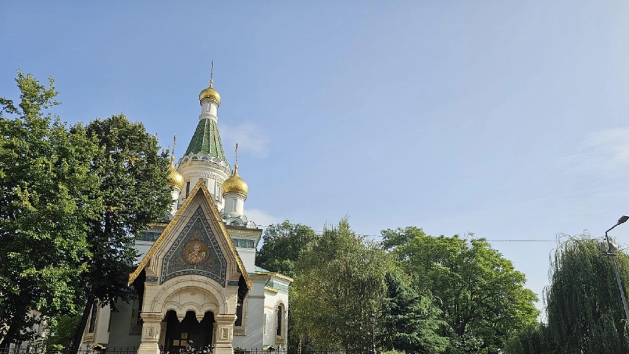 Нотариусът, подписал нотариалния акт за собствеността на Руската църква: Правен казус няма, има политика