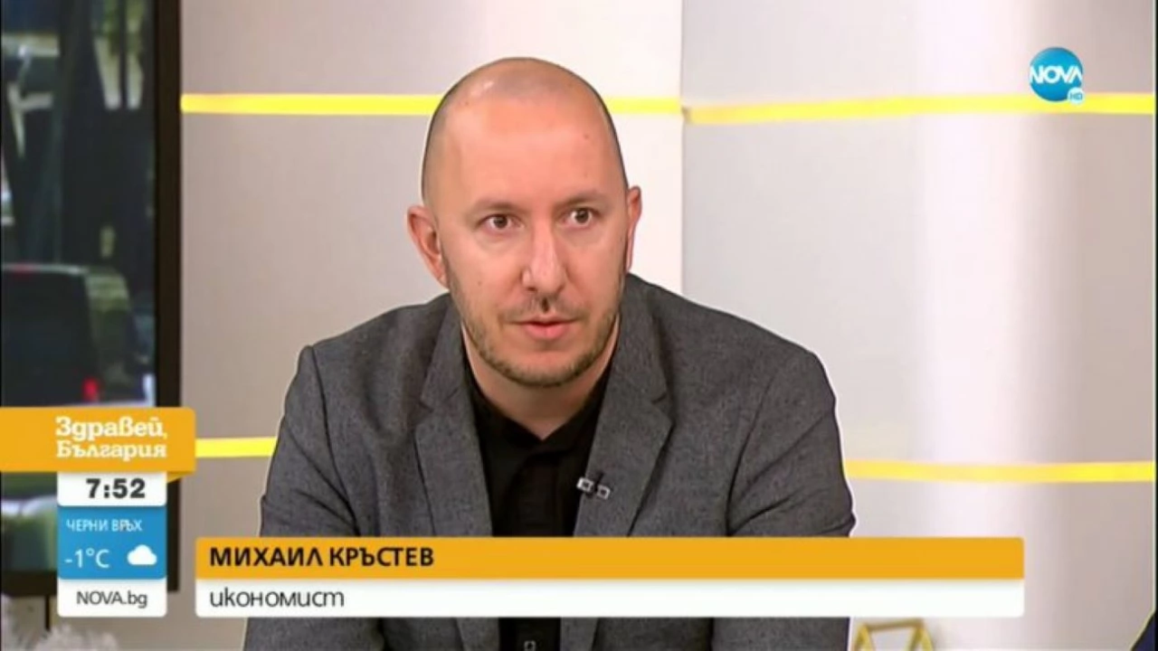 Михаил Кръстев е икономист журналист член на Съвета по икономически