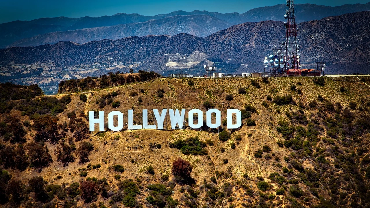 Холивудските сценаристи ще прекратят стачката си в полунощ местно време