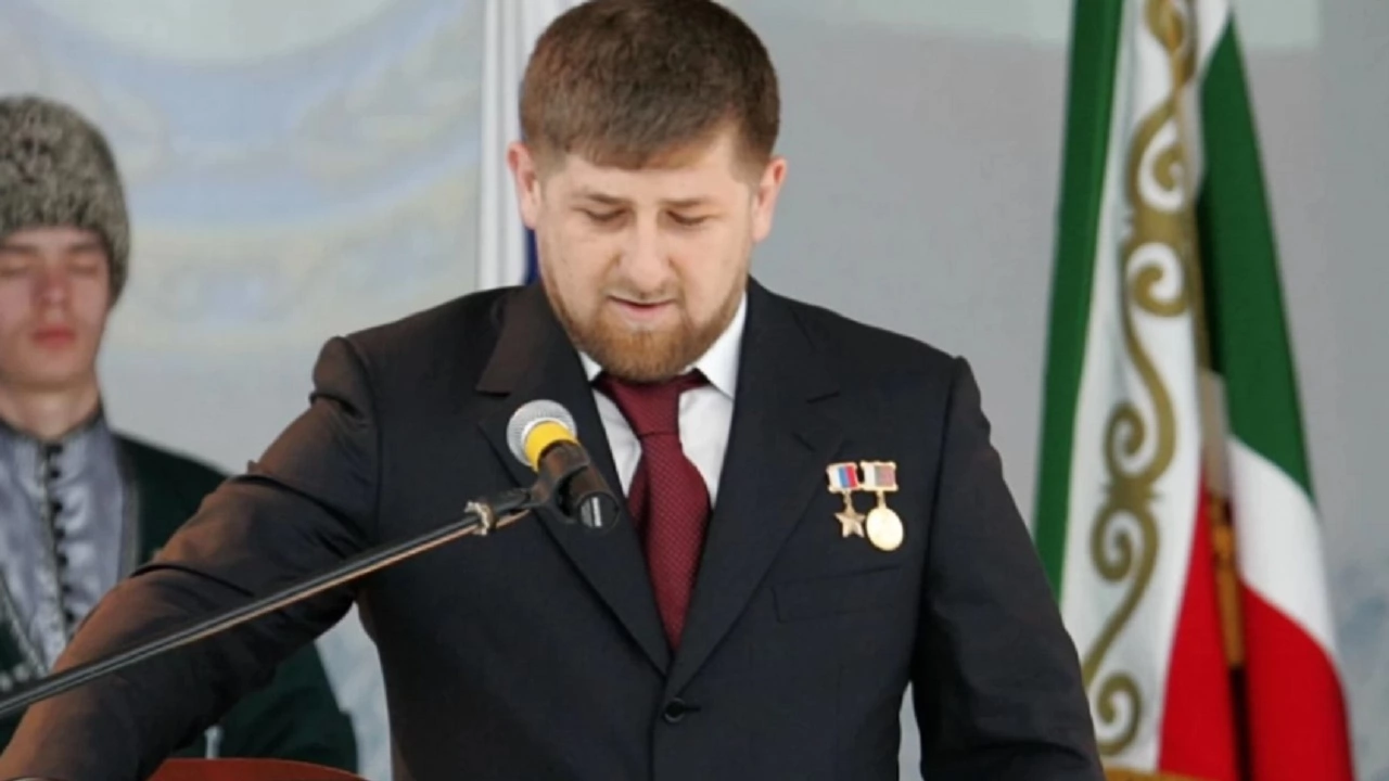 Видимо възстановил се от лечението чеченският лидер Рамзан Кадиров даде