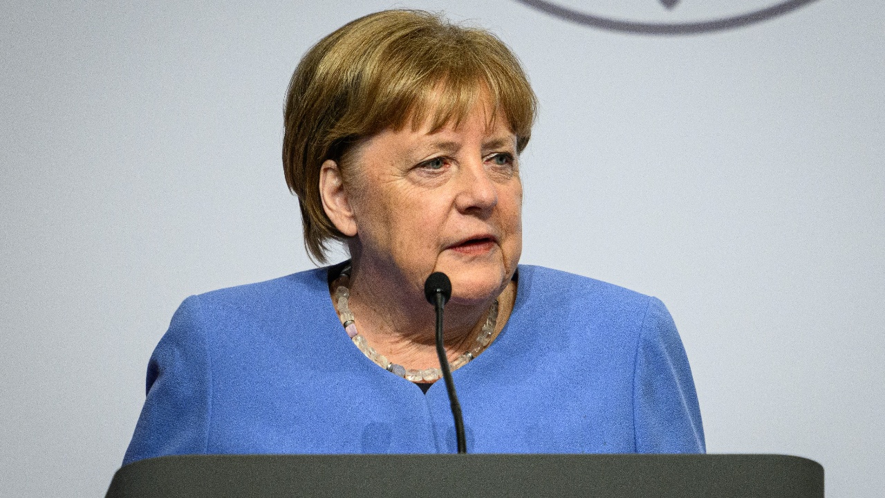 Меркел изрази подкрепата си за „мултиетническа“ Германия