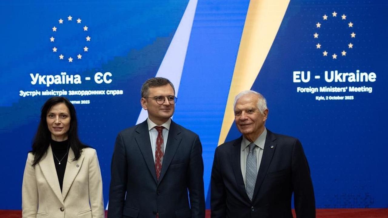 Мария Габриел: В Киев с външните министри на ЕС изразяваме продължаващата ни подкрепа за Украйна