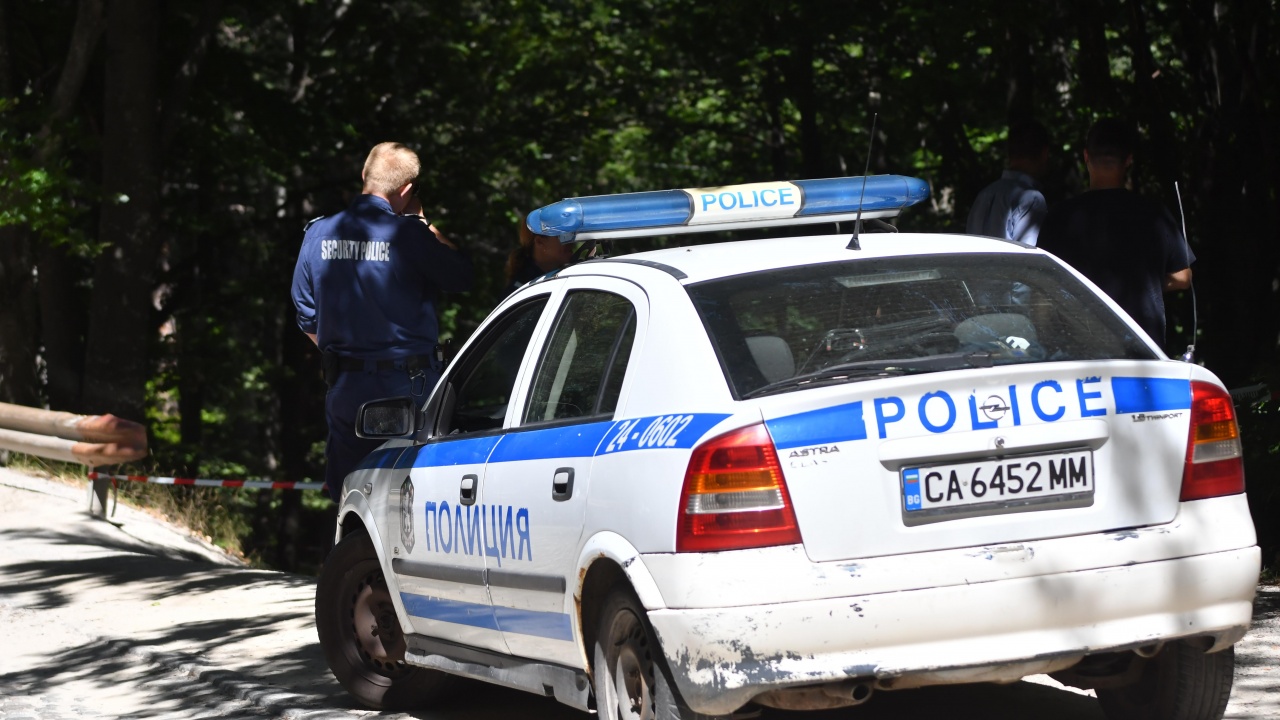 Корозирал снаряд без взривател намерили вчера в Смядово местни жители,