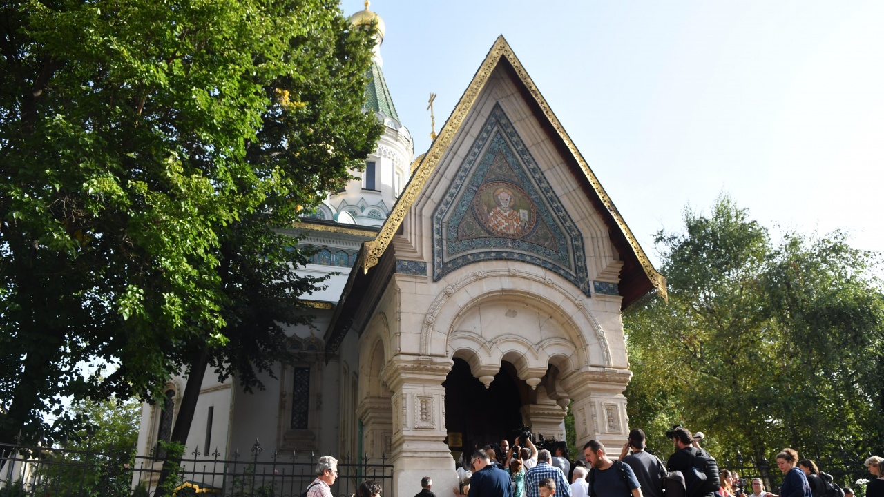 Москва праща нов предстоятел в София, Руската църква отваря врати
