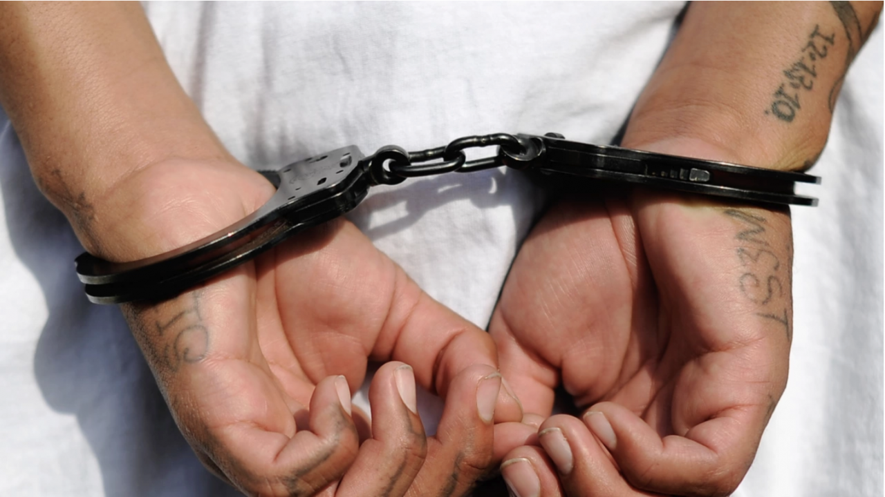 В Шумен задържаха трима, единият от които 15-годишен, за притежание на наркотици