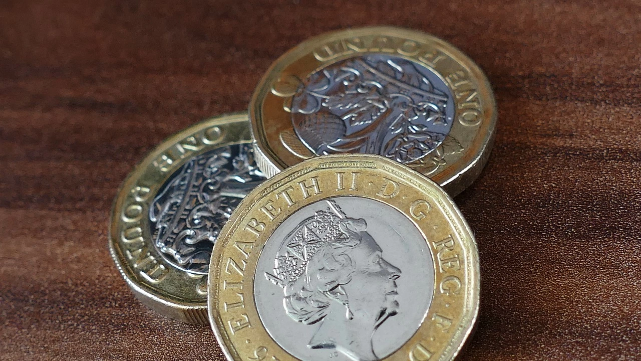 Минималната заплата във Великобритания ще бъде увеличена от април 2024