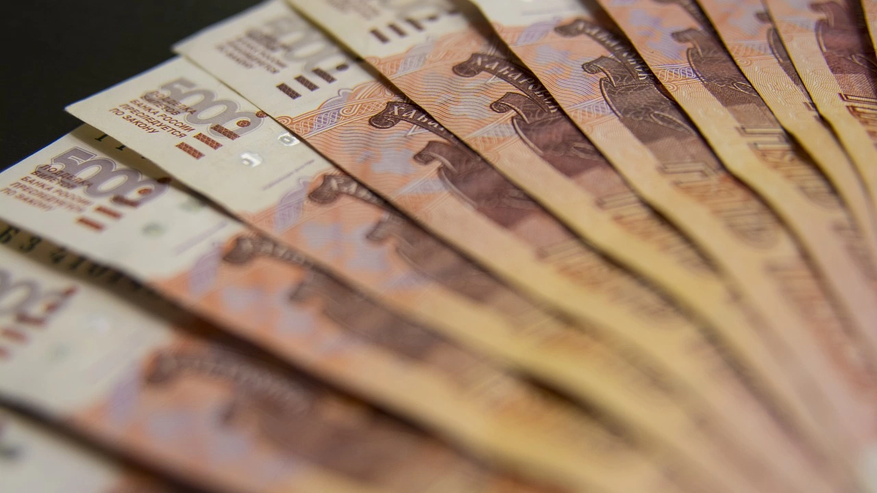 Руската рубла отслабна над символичния праг от 100 за долар