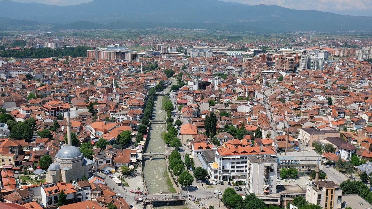 Граничният пункт между Косово и Сърбия Бърняк бе отворен днес