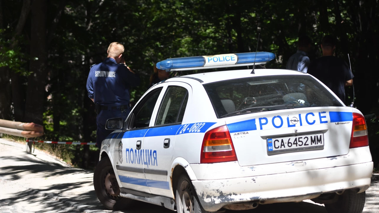 Корозирал снаряд без взривател намерили вчера в Смядово местни жители