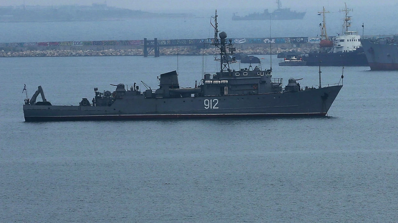 Корабите на руския Черноморски флот напуснаха базата си в окупирания