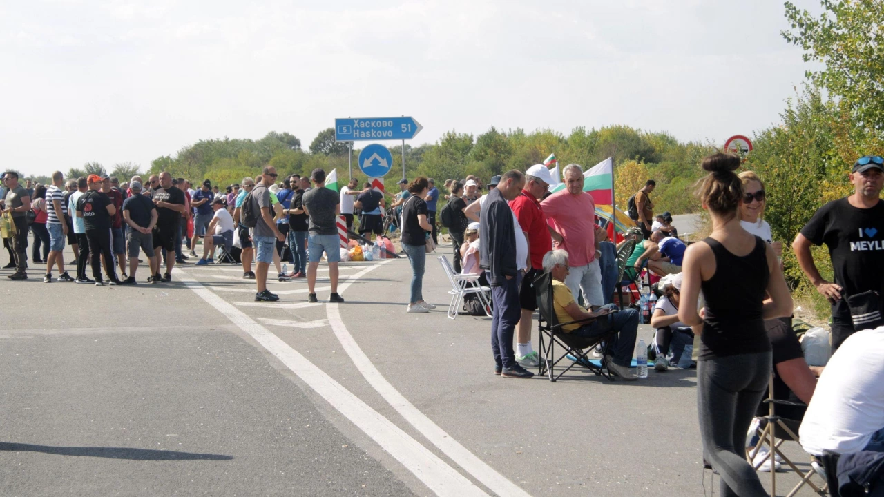 Блокадата на магистрала Тракия остава решиха протестиращите миньори Така отсечката