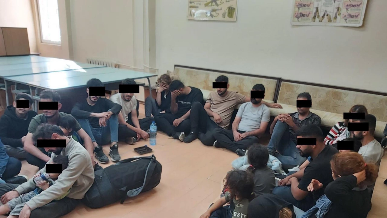 12 марокански бежанци бяха заловени в павликенското село Дъскот и откарани