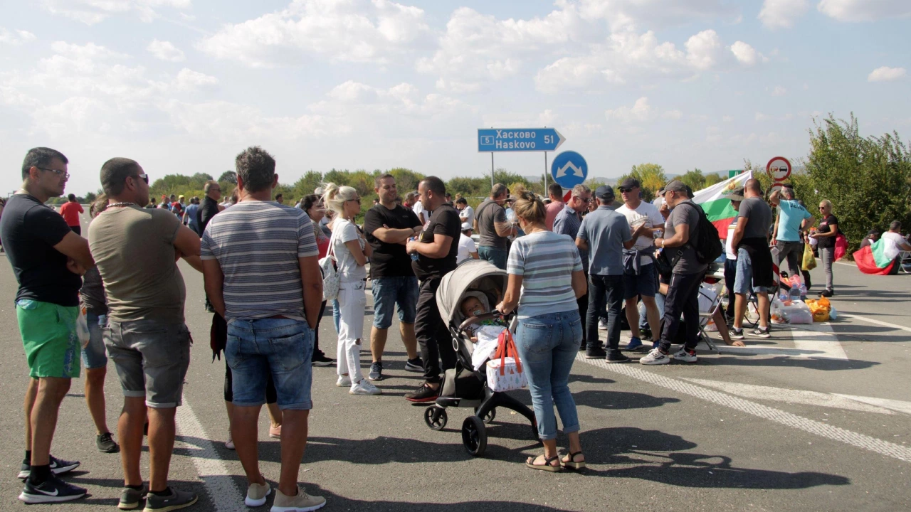 Протестиращите миньори отговориха на офертата на военния министър Тодор Тагарев да влязат