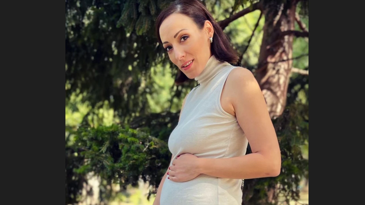 Актрисата Искра Донова разкри че е бременна с първото си