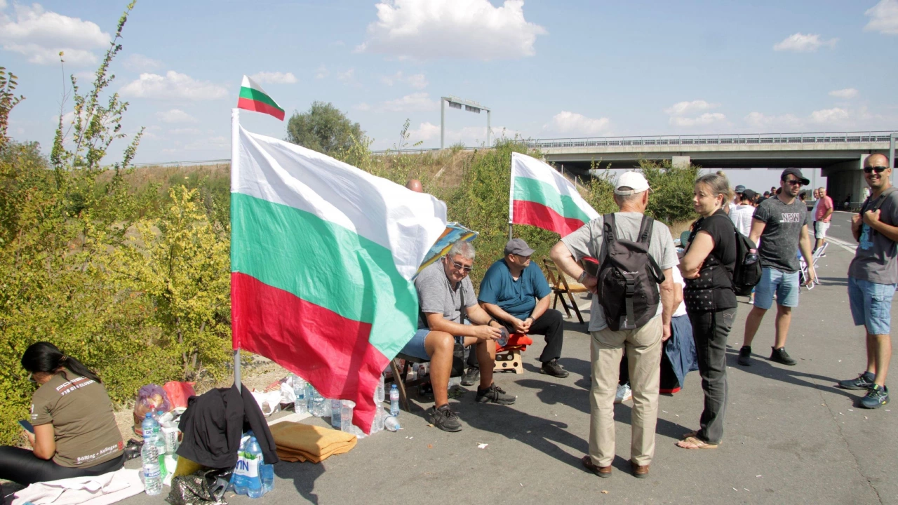 Протестиращи миньори и енергетици от комплекса Марица изток продължават