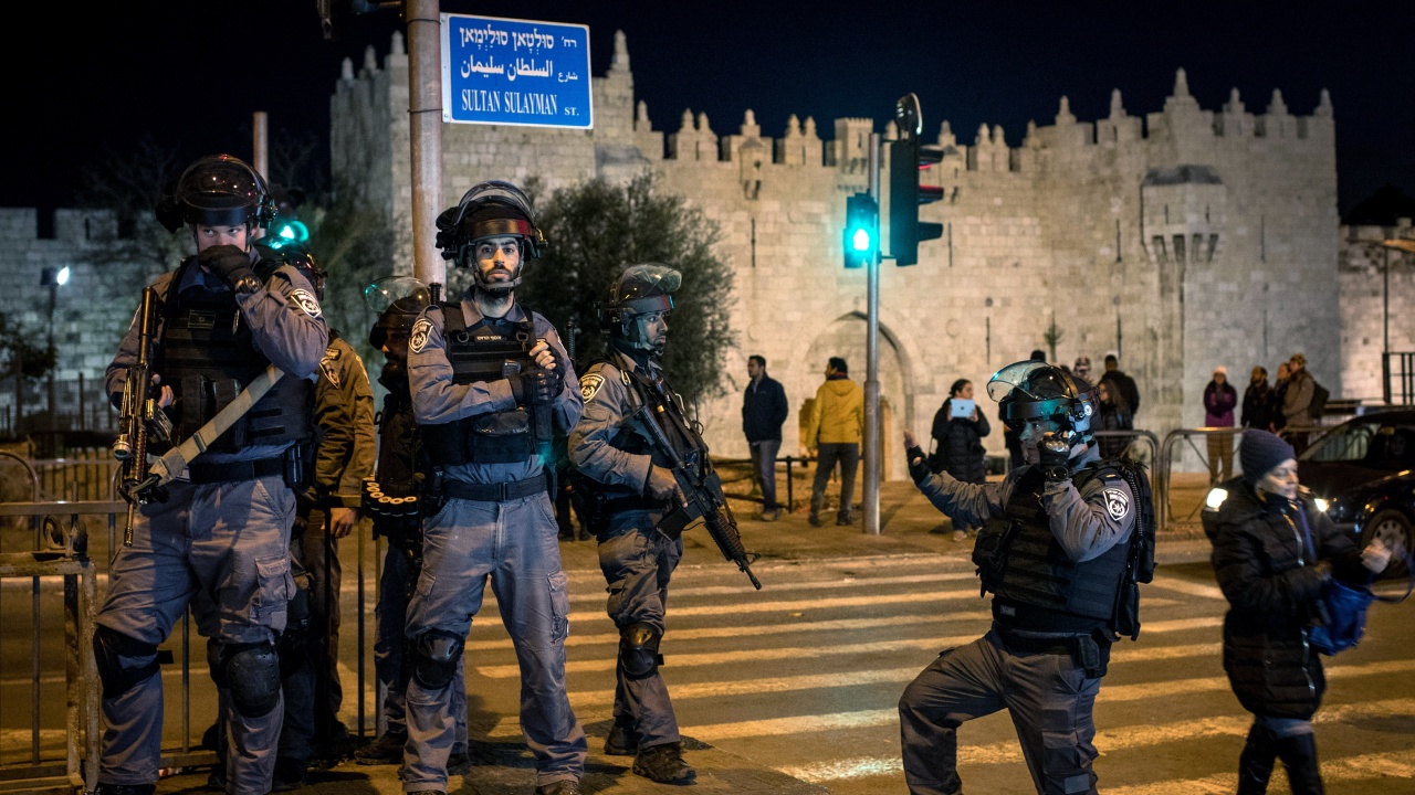 Двама полицаи са били ранени при стрелба в Източен Йерусалим,