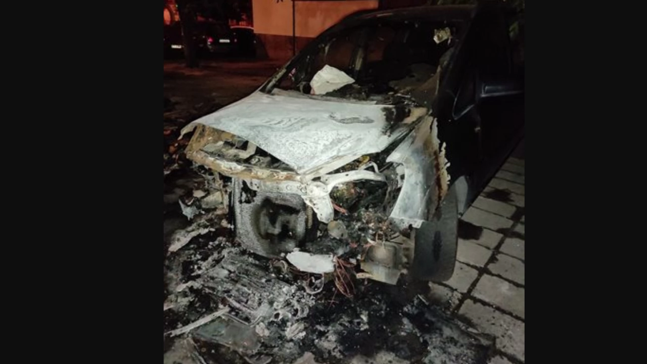 Автомобил е изгорял тази нощ в квартал Кючук Париж в