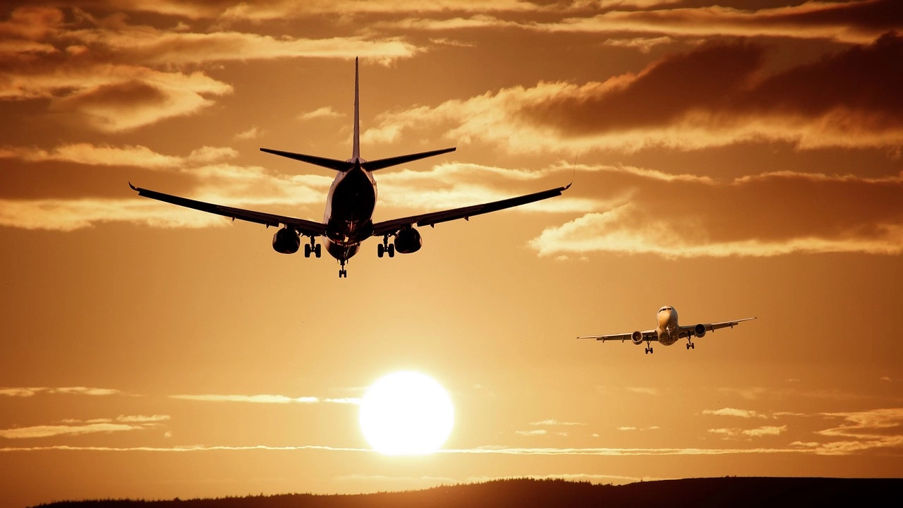 Редица международни въздушни превозвачи преустановиха полетите си от и до