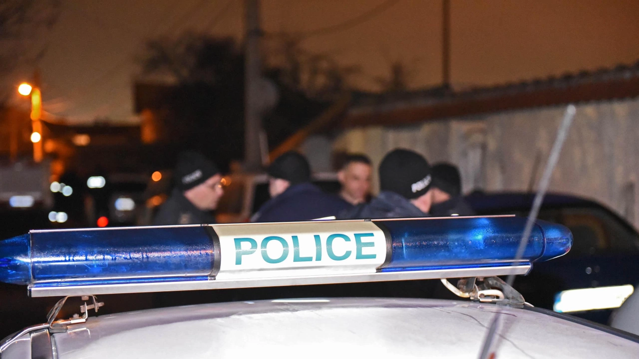 Полицейски служител е бил нападнат в квартал в Казанлък съобщи