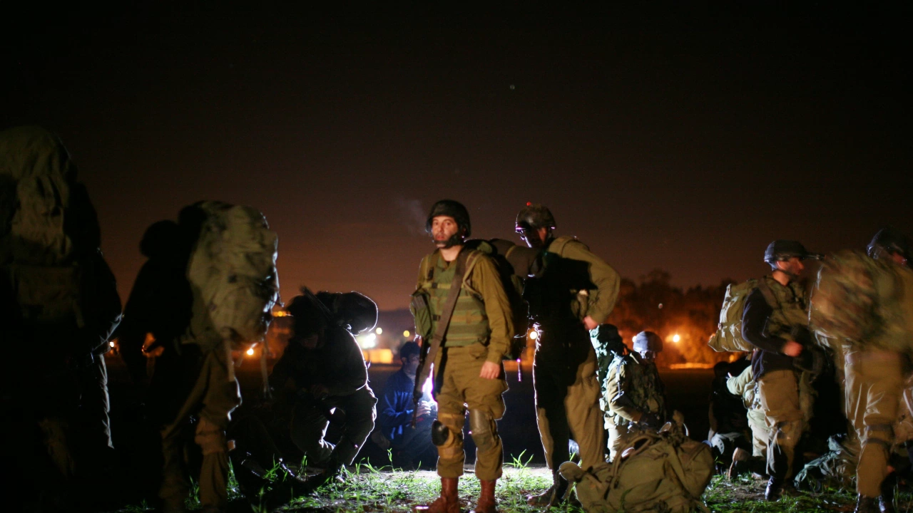Израелската армия е влязла с отряди в ивицата Газа Пехота