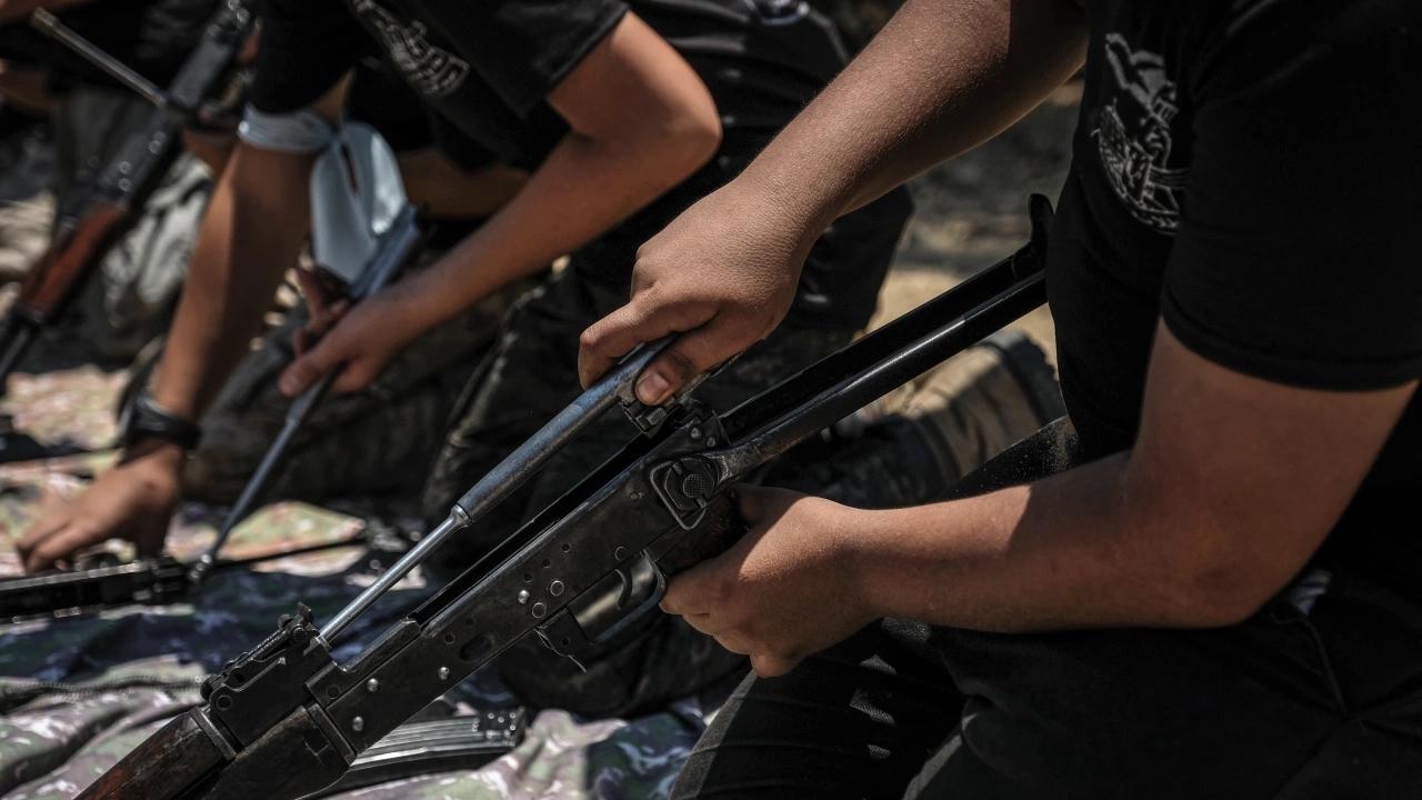 Палестинското ислямистко движение Хамас каза че трима души проникнали на