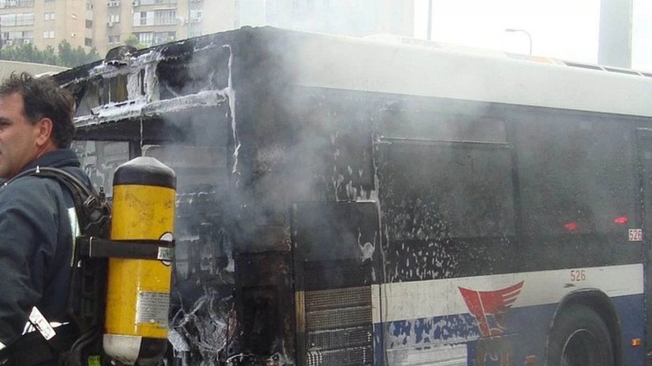 Петнадесет души са били ранени снощи в нова автобусна катастрофа