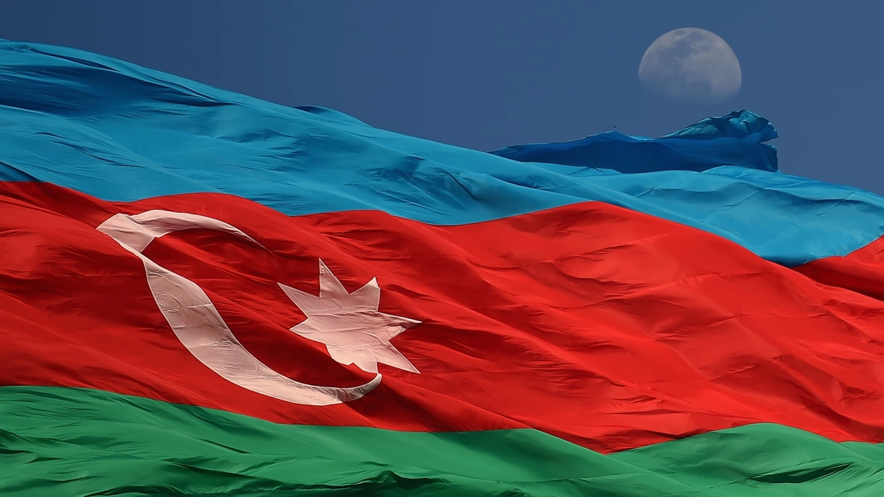 Президентът на Азербайджан Илхам Алиев издигна държавното знаме на републиката