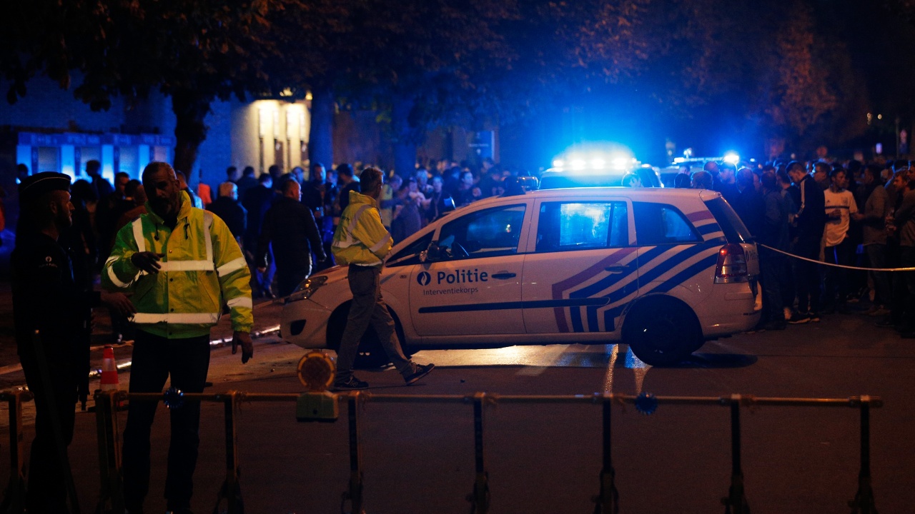 Нападателят е стрелял с автомат "Калашников" при терористичната атака в Брюксел, успял е да избяга