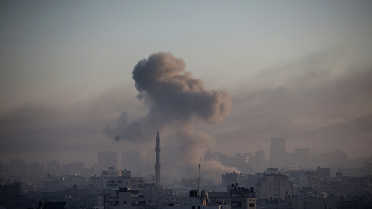 Израелската армия съобщи в изявление, че снощи е нанесла удари