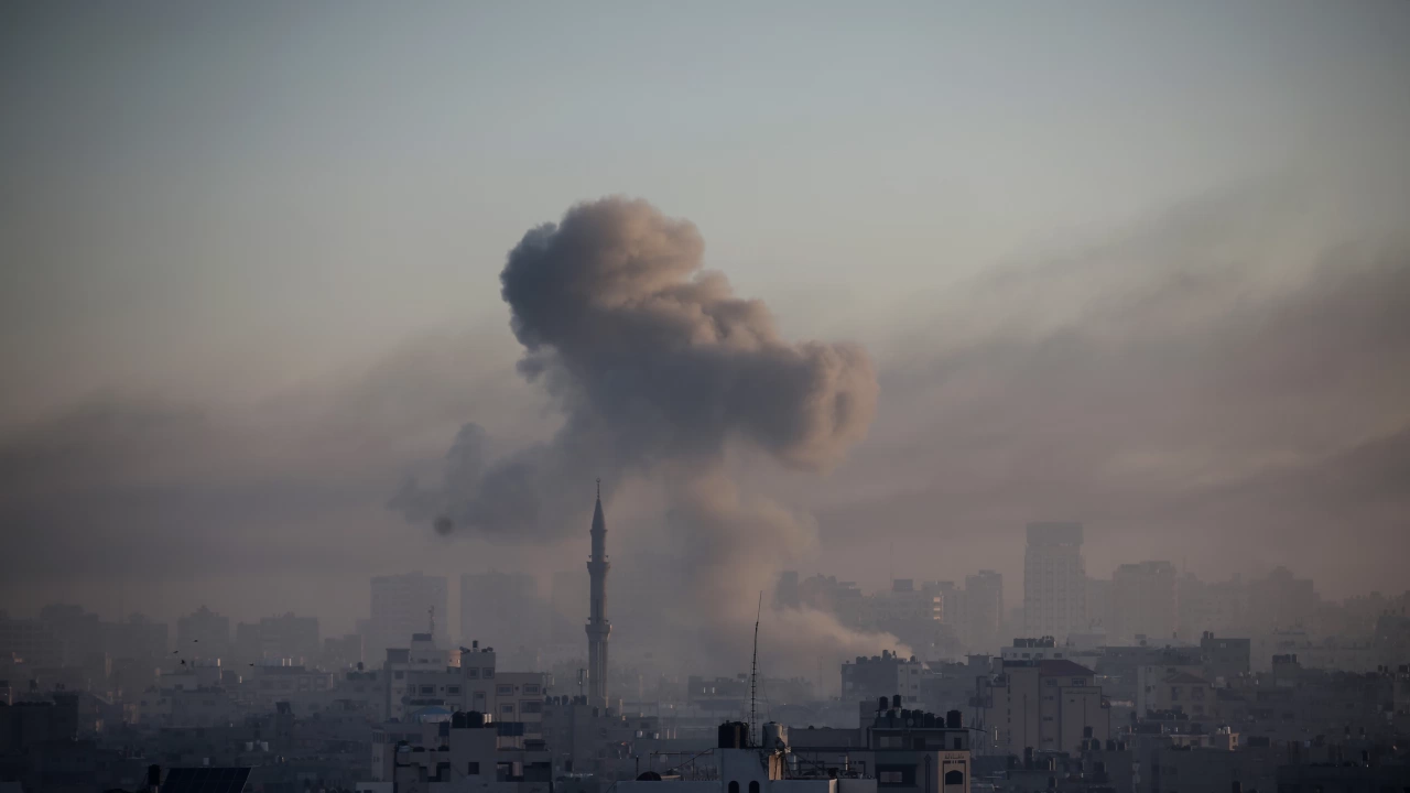 Израелската армия съобщи в изявление че снощи е нанесла удари