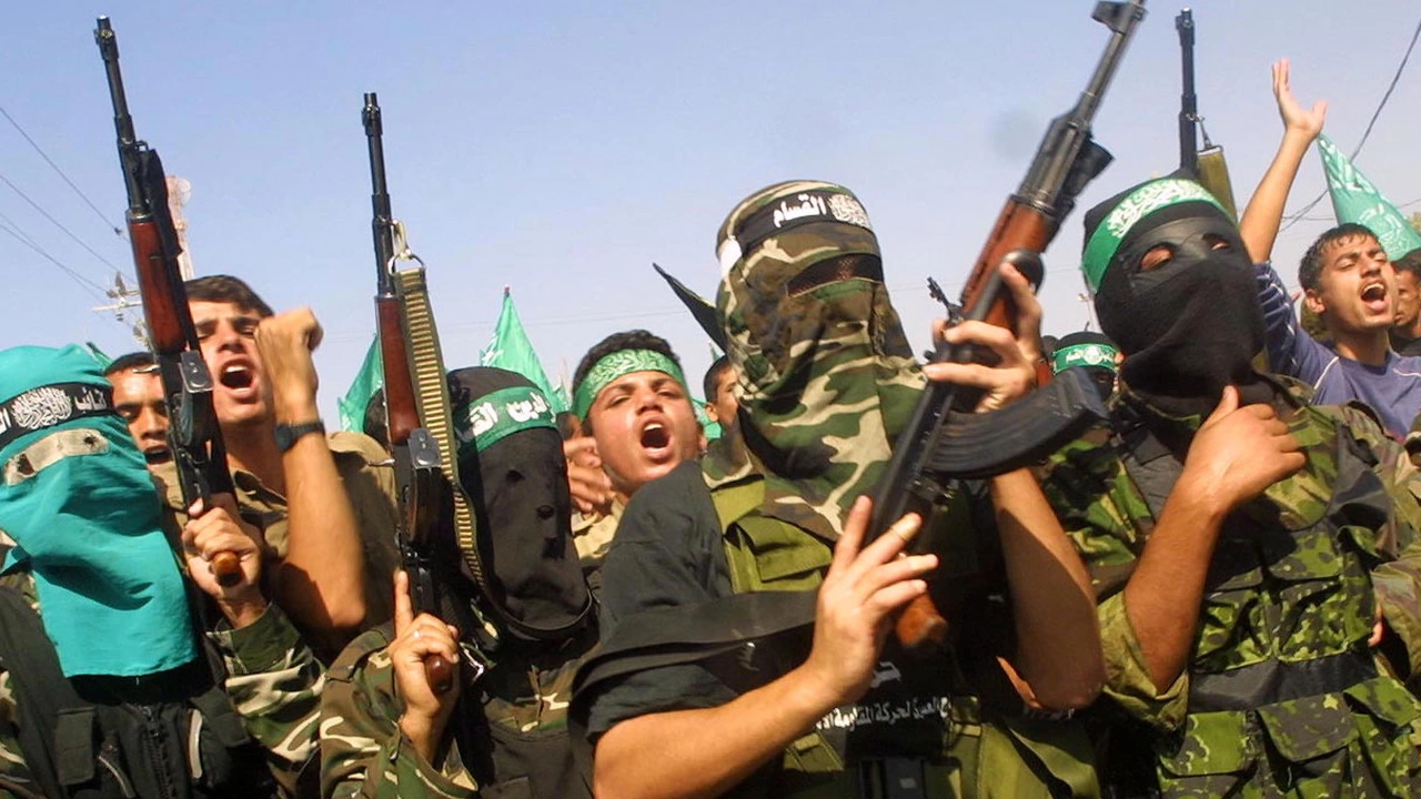 Част от оръжията които терористите от Хамас използваха по време