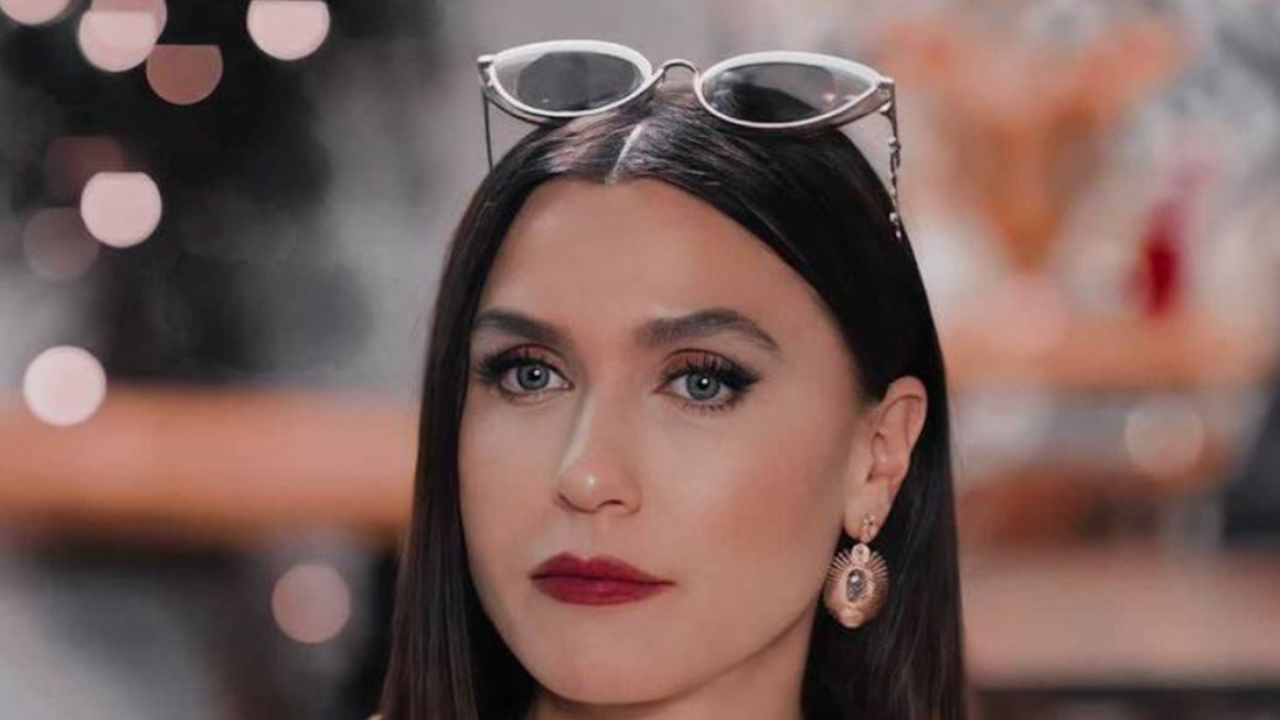 Красивата Ендер Челеби от хитовия турски сериал Опасно изкушение“ идва