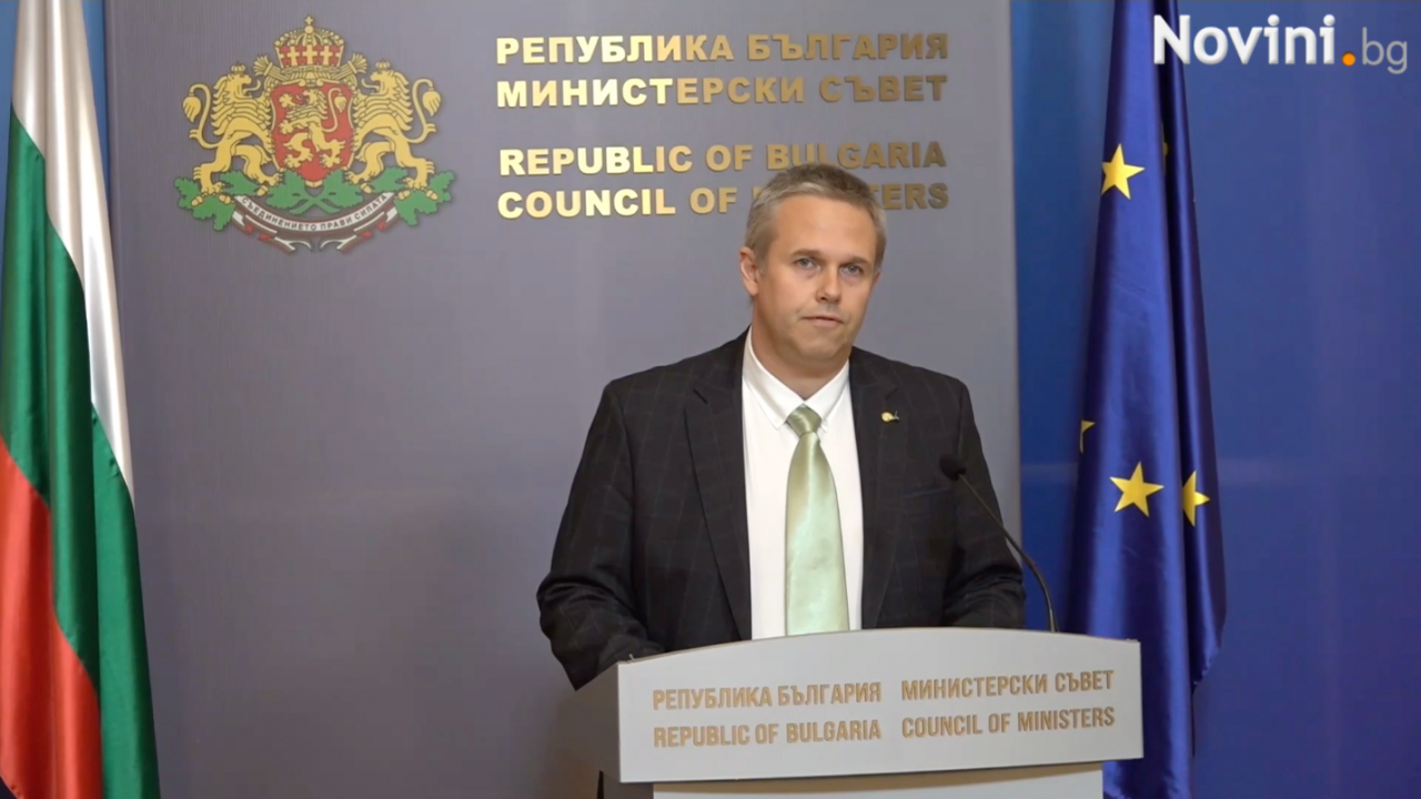 Министър Йоловски: Невъзможно е машинният вот да бъде подменен