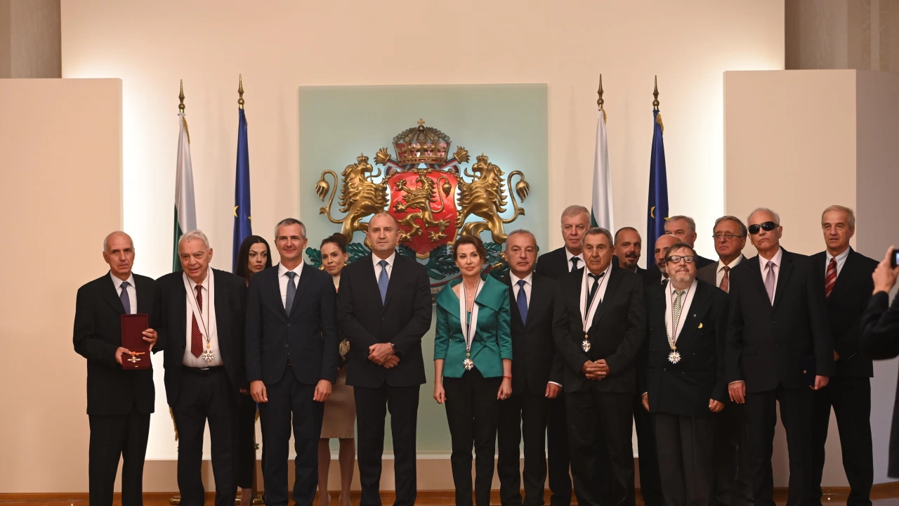Президентът удостои с държавни отличия шестима българи за принос в