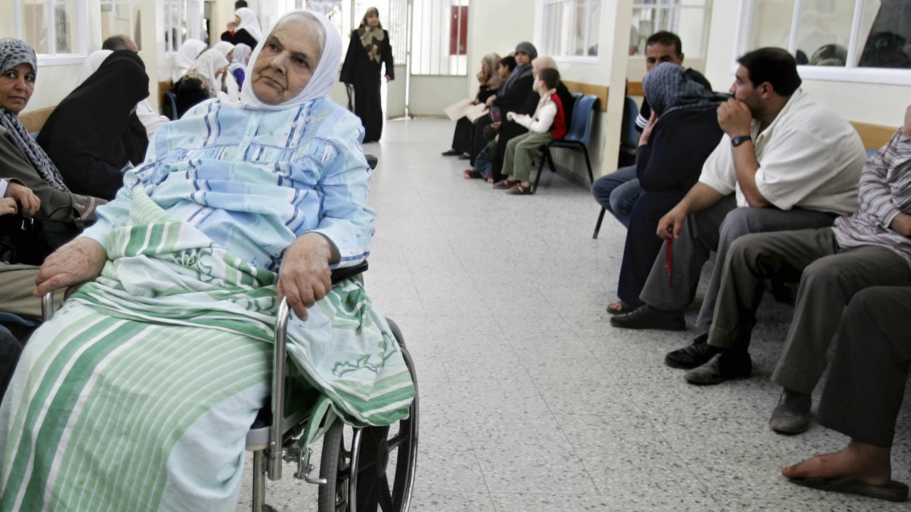 Около две трети от здравните заведения в ивицата Газа престанаха