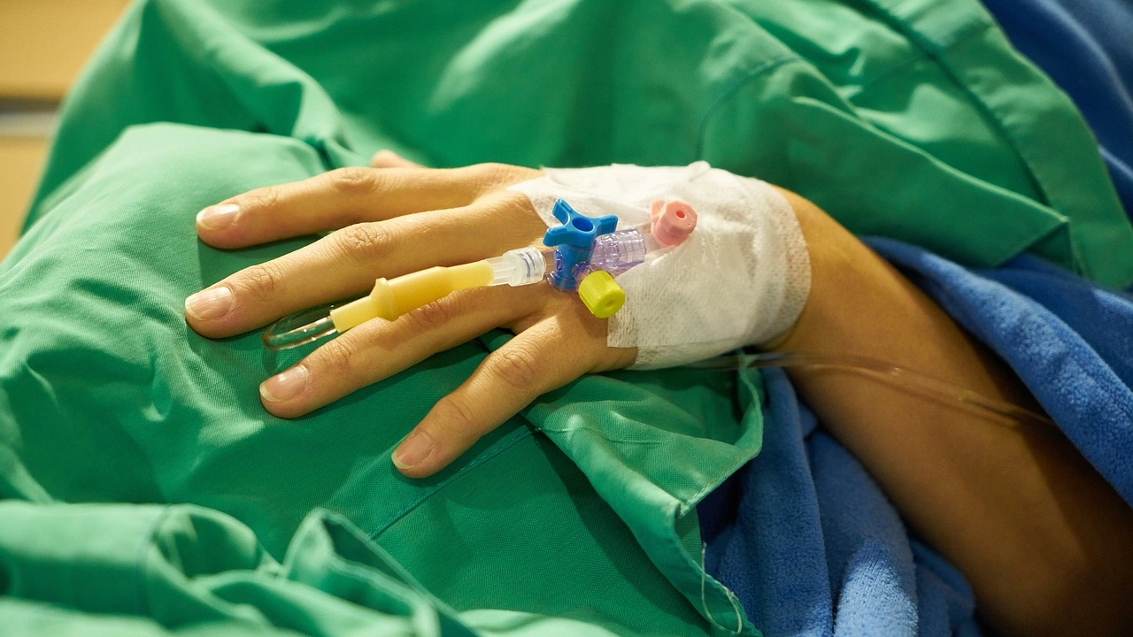Лекари от 2 столични болници спасиха млада родилка с тежки