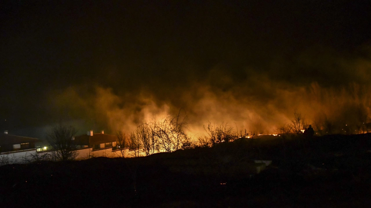 Локализиран е пожарът който се разрази в планински район в землището